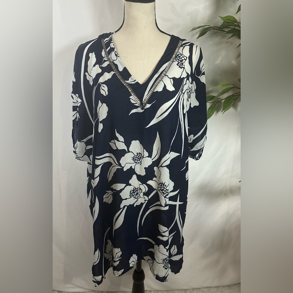 Kona Sol Navy and White Floral Swim Coverup 🌴☀️ - Picture 2 of 9